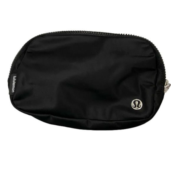 LULULEMON everywhere belt bag black and white - Picture 1 of 6